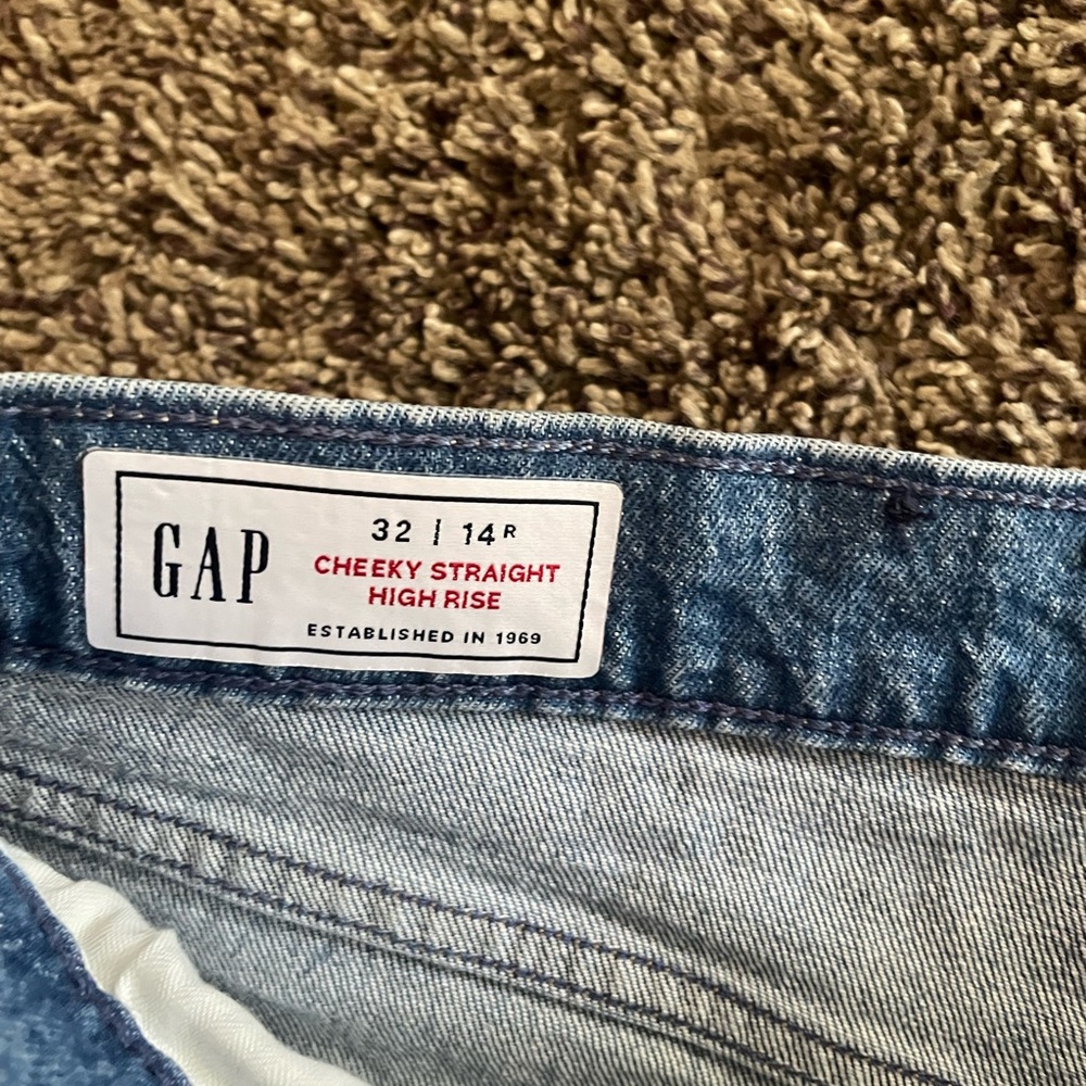 GAP Cheeky Straight High Rise, size 32/14, Gently Used - Picture 5 of 10